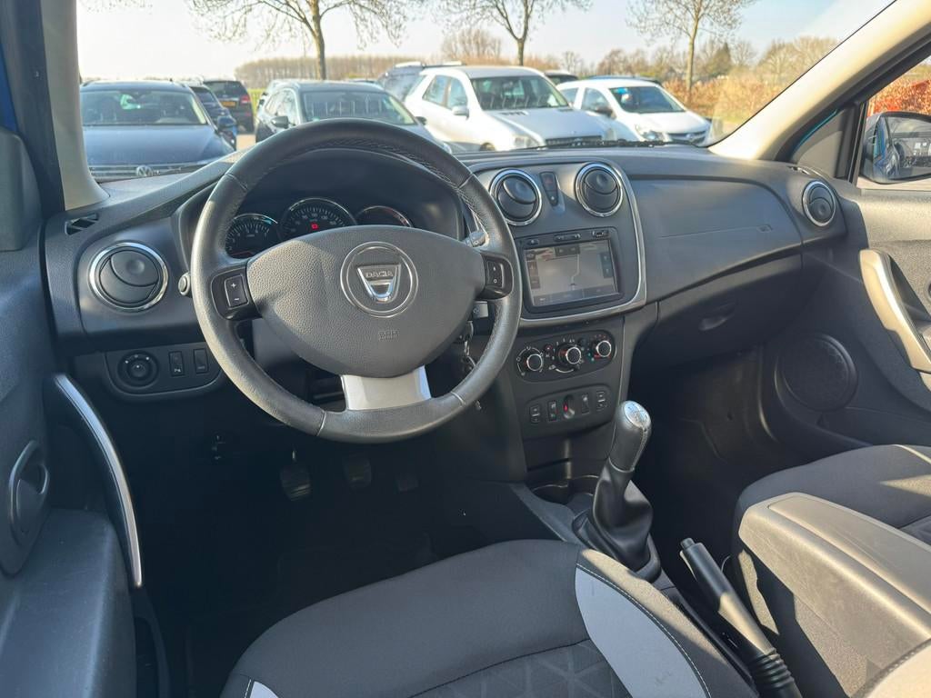 Dacia Sandero Stepway 0.9 TCe Navi (bj 2014), Auto's, Voorwielaandrijving, 898 cc, Blauw, Origineel Nederlands