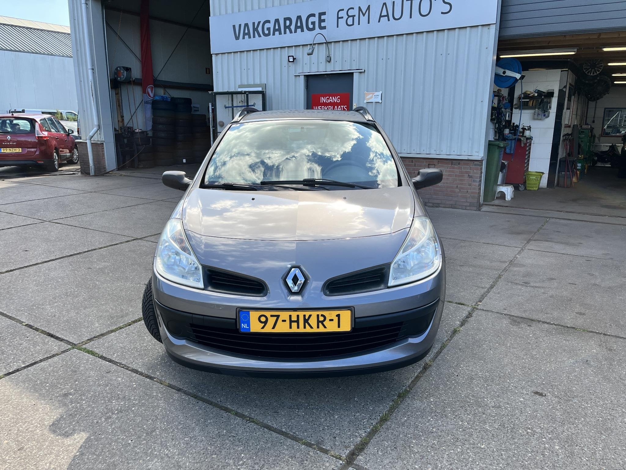 Renault Clio Estate 1.2-16V Expression Airco, radio, Voorwielaandrijving, Gebruikt, 4 cilinders, 49 €/maand