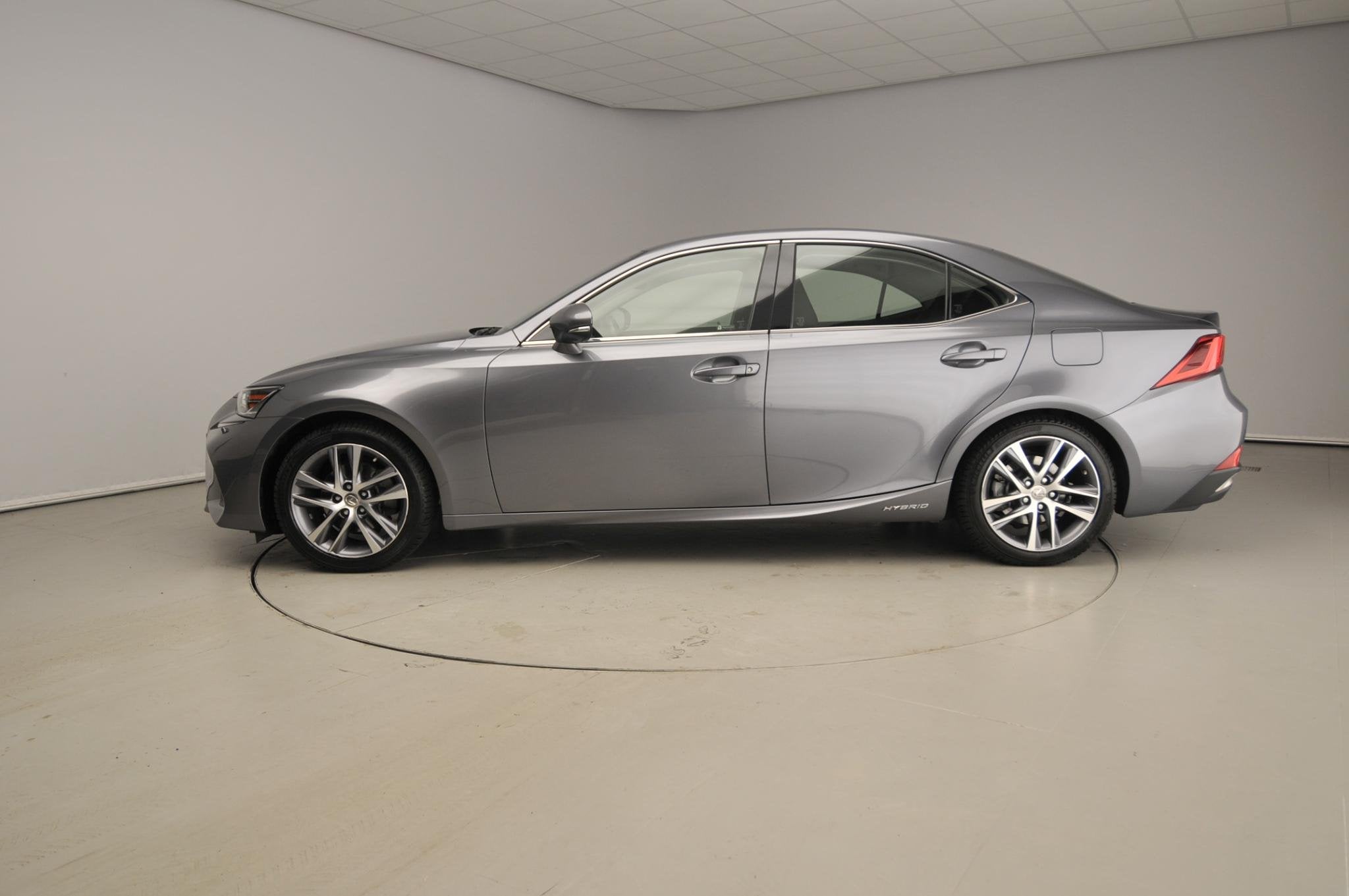 Lexus IS 300h Hybrid Business Line | Camera | Navi | Climate, Automaat, Gebruikt, 2 kWh, Origineel Nederlands