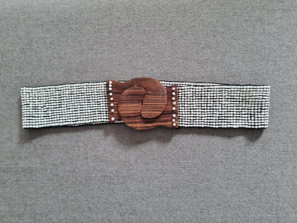 Elastische riem / ceintuur - witte kralen en houten sluiting, Kleding | Dames, Riemen en Ceinturen, 80 tot 90 cm, 5 cm of meer