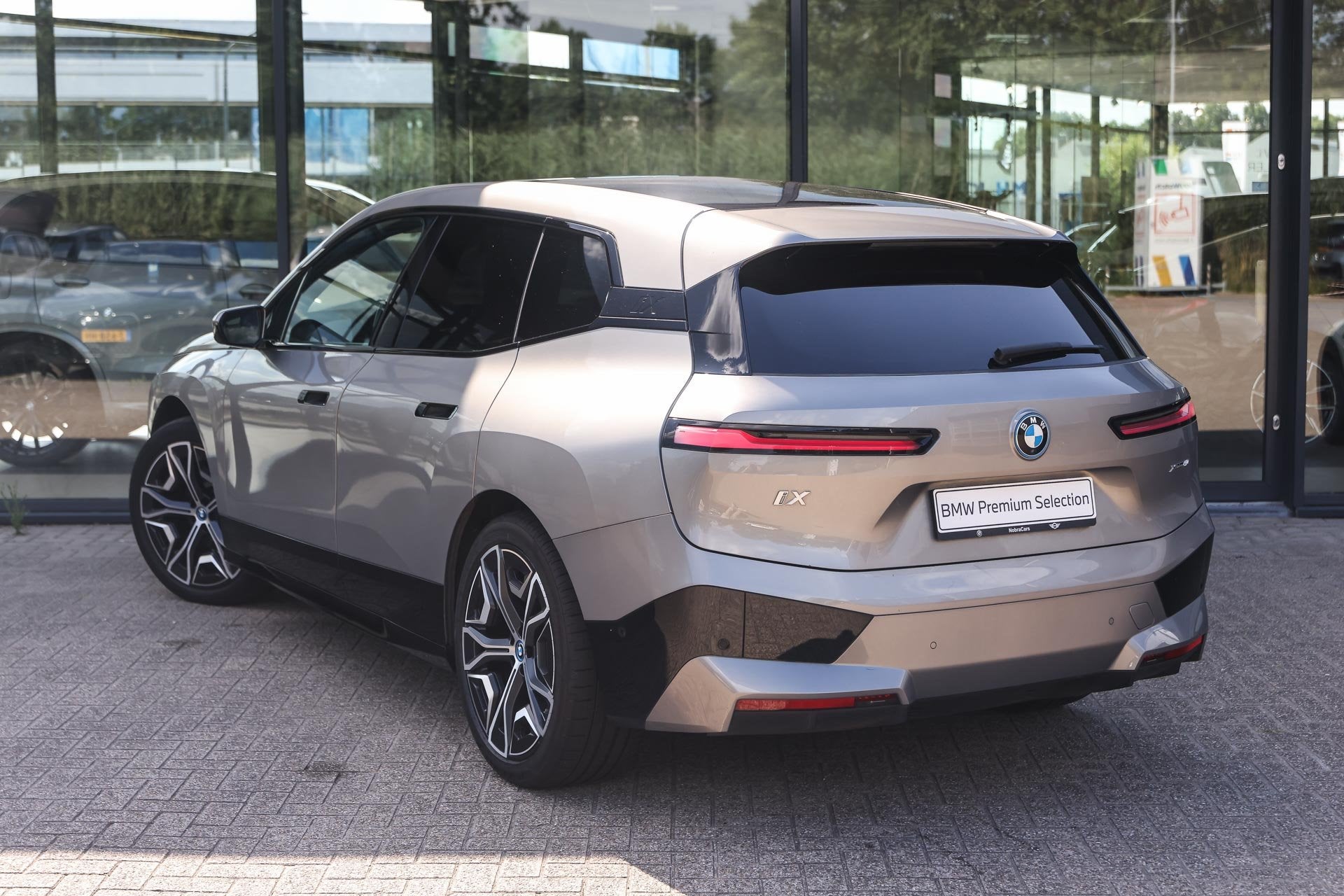 BMW iX xDrive40 Executive / Trekhaak / Panoramadak Sky Loung, Auto's, Gebruikt, 22 min, Vierwielaandrijving, SUV of Terreinwagen