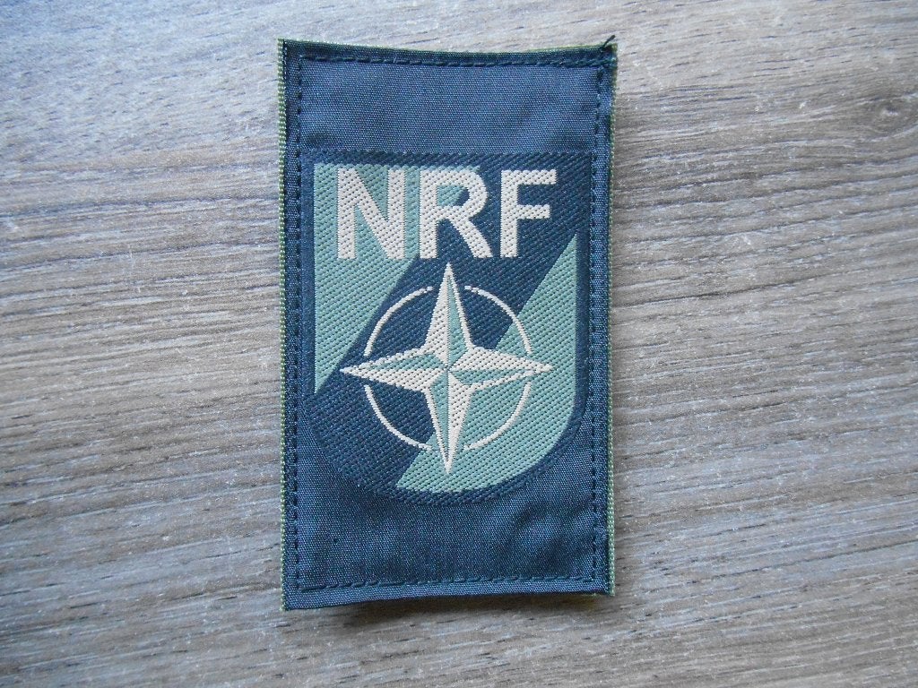 NRF badge Nato Respons Force, Ophalen of Verzenden, Landmacht, Nederland, Embleem of Badge