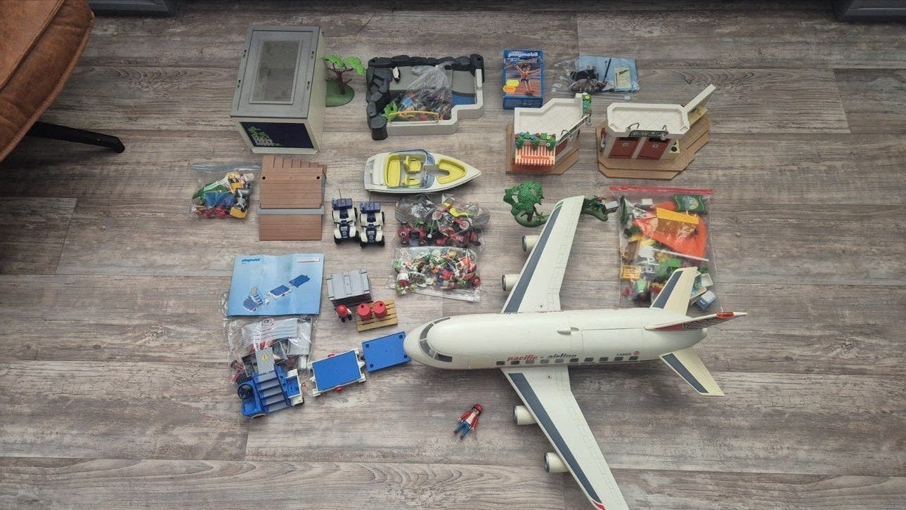 Grote Playmobil set: vliegtuig, garage, camping en meer, Gebruikt, Complete set, Voertuig, Ophalen of Verzenden