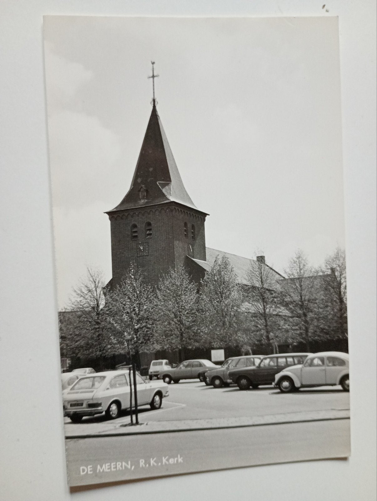 Utrecht De Meern RK Kerk met Auto's, Verzamelen, Ansichtkaarten | Nederland, Ophalen of Verzenden, 1960 tot 1980, Ongelopen, Utrecht