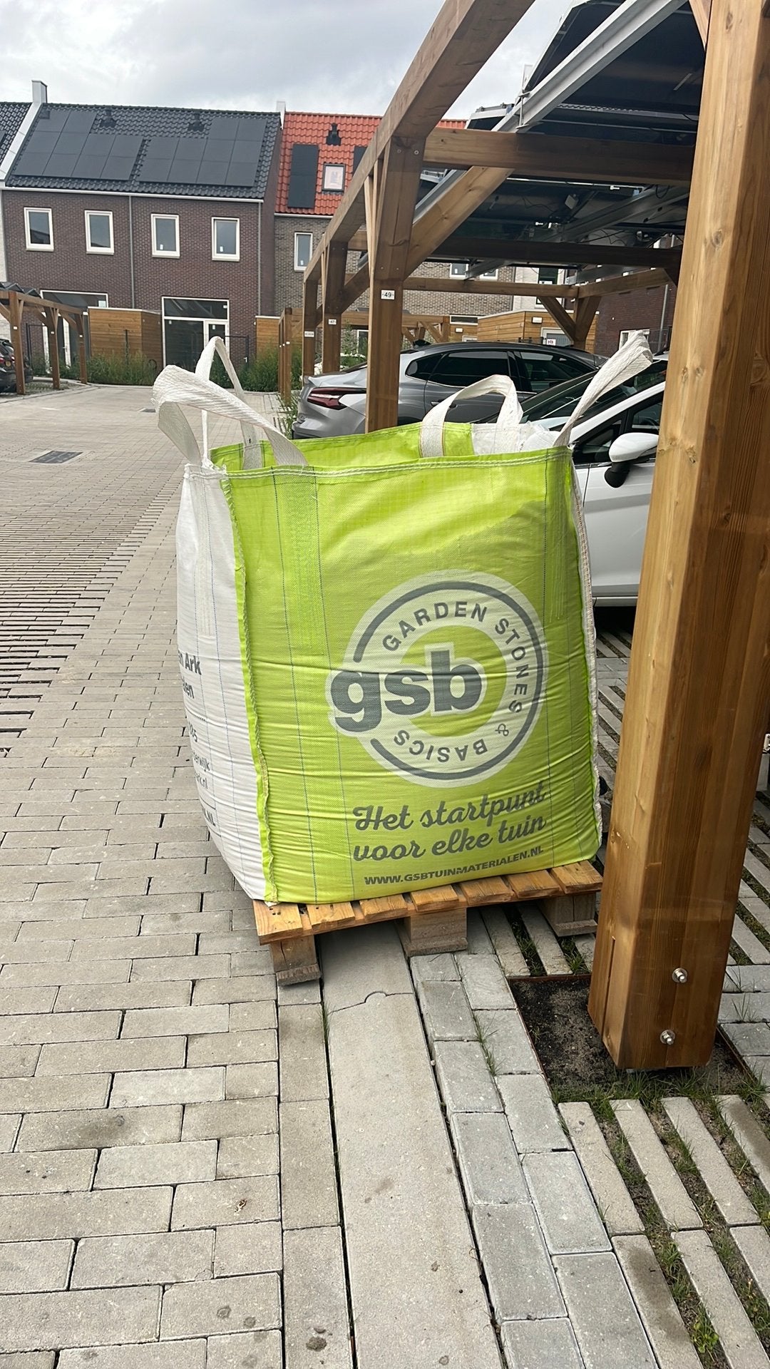 Gratis 1 kuub ophoogzand en grindtegels, Ophalen of Verzenden, Zo goed als nieuw, Ophoogzand