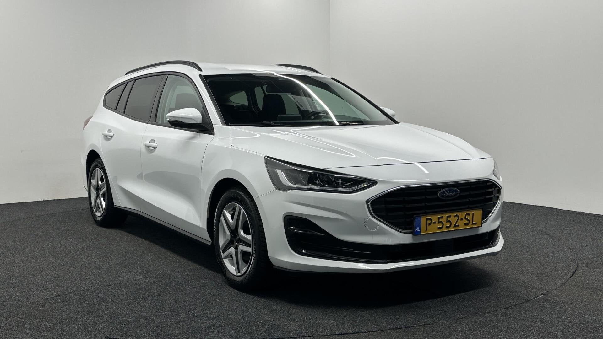 Ford Focus Wagon 1.0 EcoBoost Connected CARPLAY NAVI CRUISE, Stof, Gebruikt, Euro 6, Met garantie (alle)
