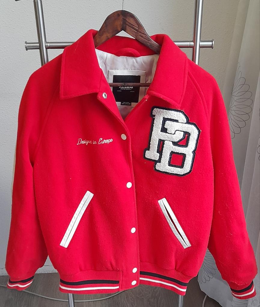 Pull&Bear Varsity Jacket Rood Maat S, Kleding | Dames, Jumpsuits, Pull&Bear, Ophalen of Verzenden, Maat 36 (S), Gedragen