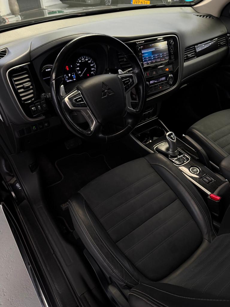 Mitsubishi Outlander 2.0 PHEV Executive Edition Trekhaak Cam, 1998 cc, 4 cilinders, 1820 kg, Zwart