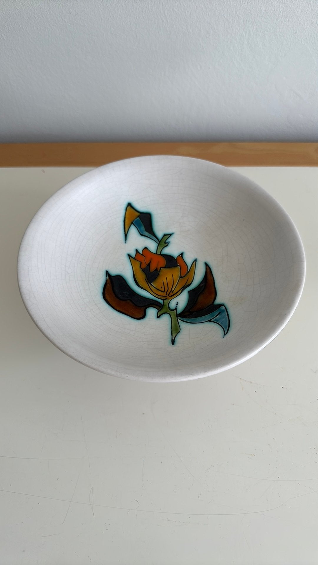 Flora Gouda plateel schaal op voet, Antiek en Kunst, Ophalen of Verzenden