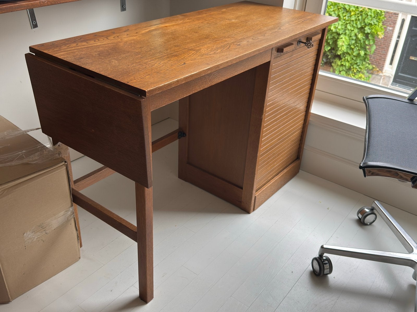 Klein antiek bureau van massief hout, Ophalen, Gebruikt