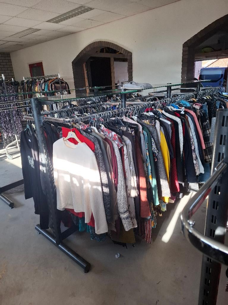 zaterdag 4 april verkoop 2e hands kleding,nijmegen/lindeholt, Ophalen, Gedragen