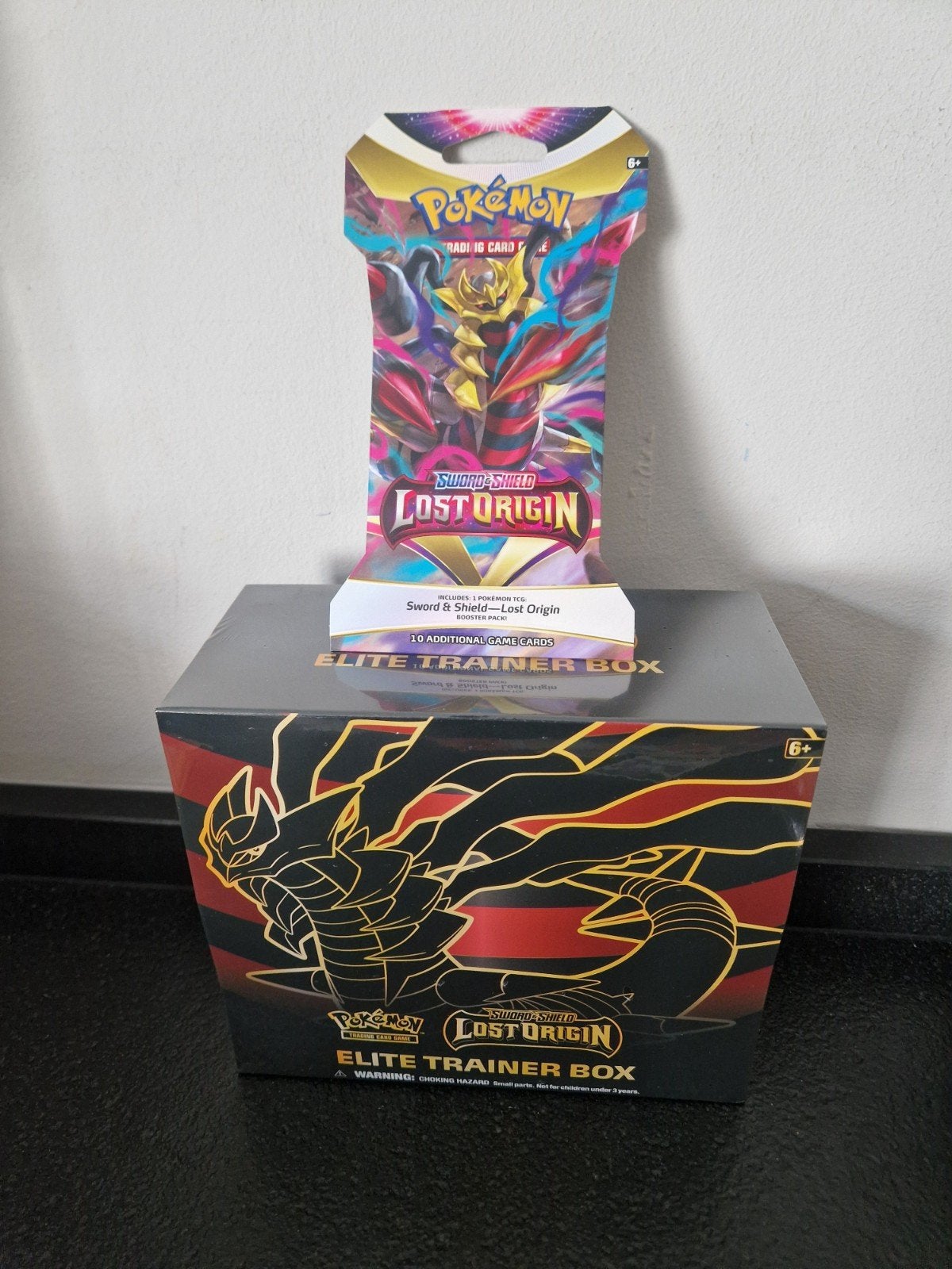 Lost Origin sealed etb en sleeved booster. Pokémon tcg, Ophalen of Verzenden, Nieuw, Boosterbox, Foil