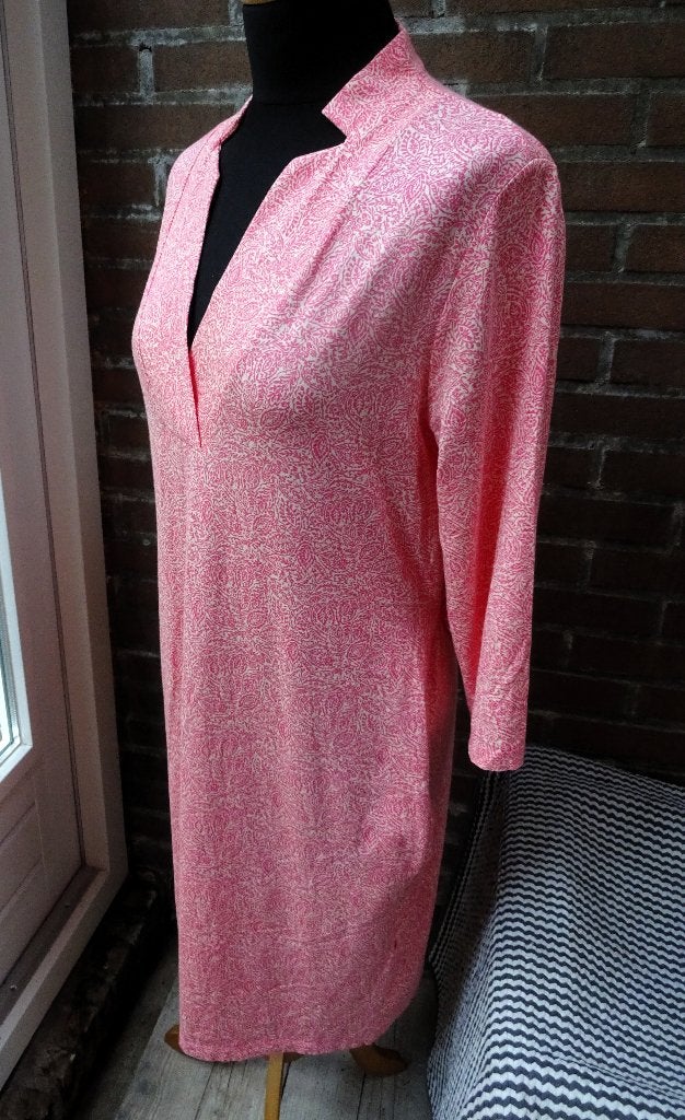 Jurk wit met een fijne roze floral print maat 42, Kleding | Dames, Verzenden, Maat 42/44 (L), Ivy Beau uit Amsterdam, Roze