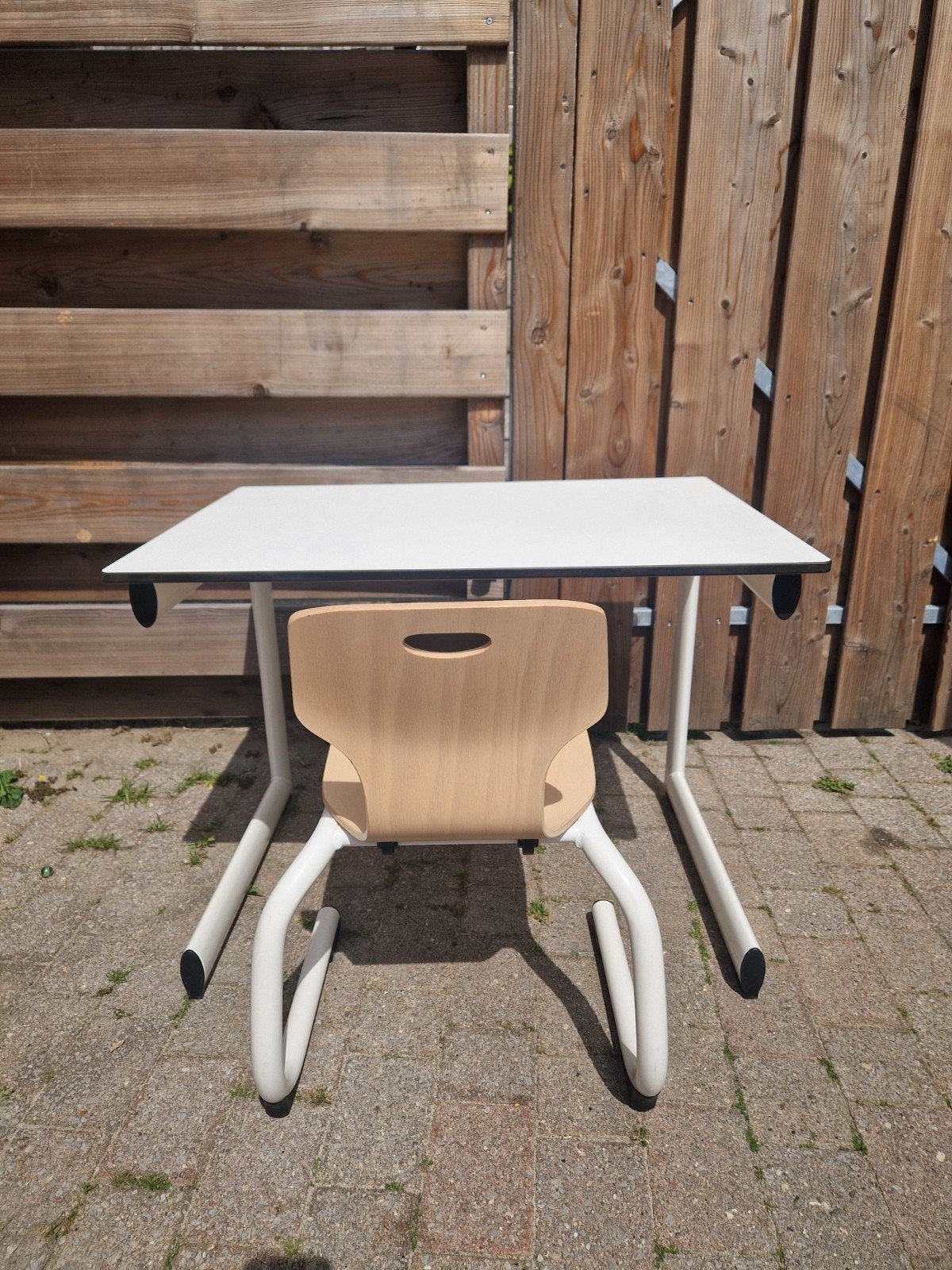 Stevig kinderbureau met stoel, Ophalen, Kinderbureau, 50 cm, Zo goed als nieuw