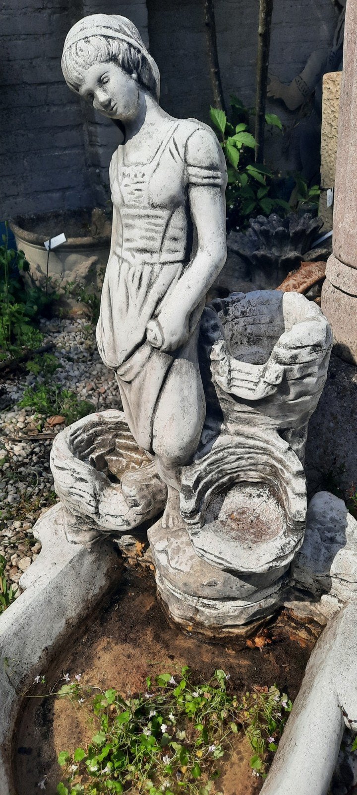 Vintage betonnen tuinbeeld met waterbak - Vrouw, Ophalen