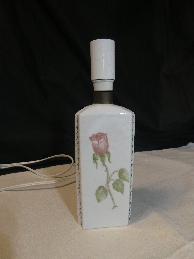 Vintage wit porselein tafellampje met rozen zonder lampenkap, Overige typen, Gebruikt, Vintage, Met schakelaar