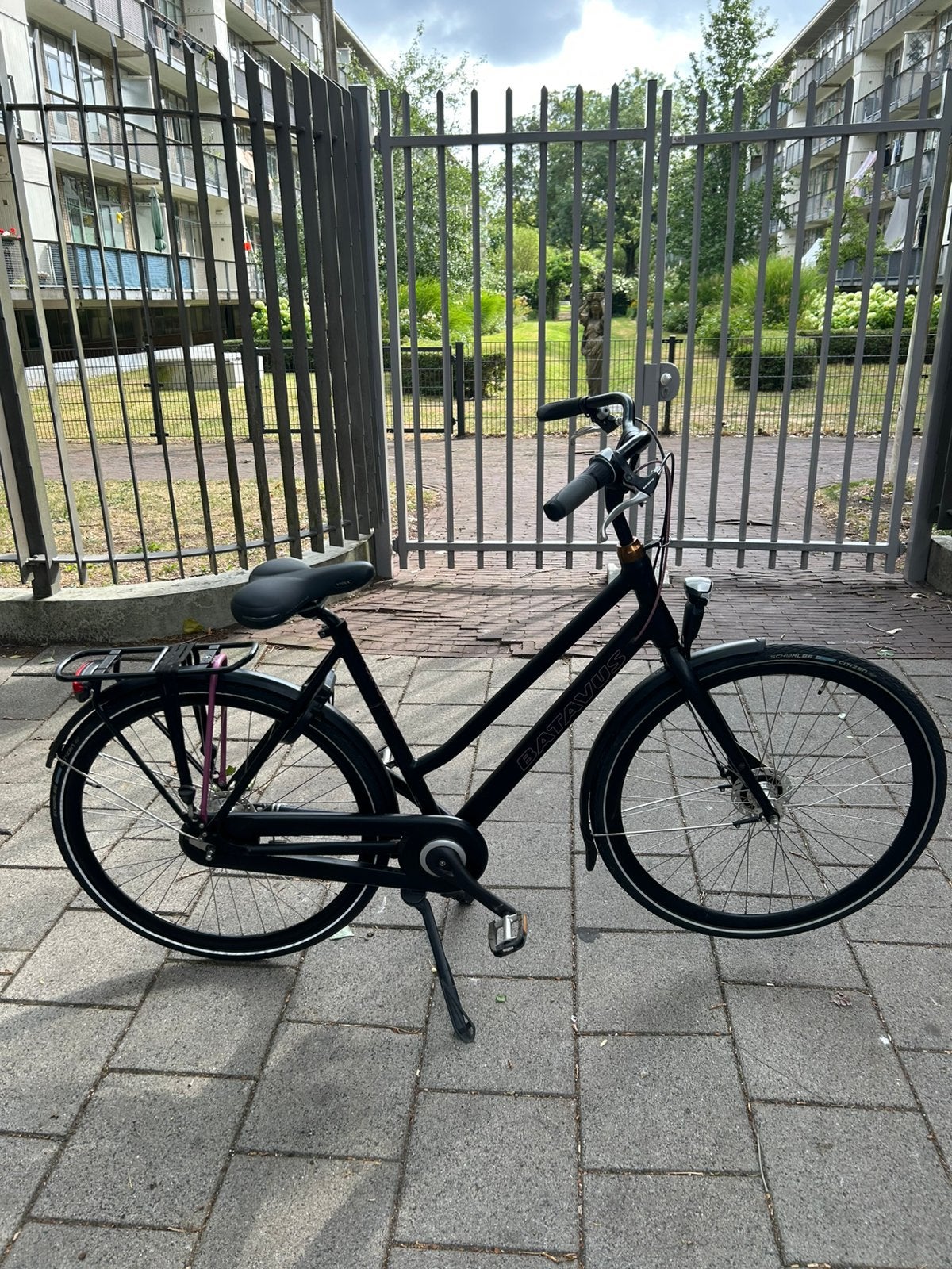 Batavus dinsdag damesfiets matzwart & roze kleur, Ophalen, Versnellingen, Batavus, 56 cm of meer