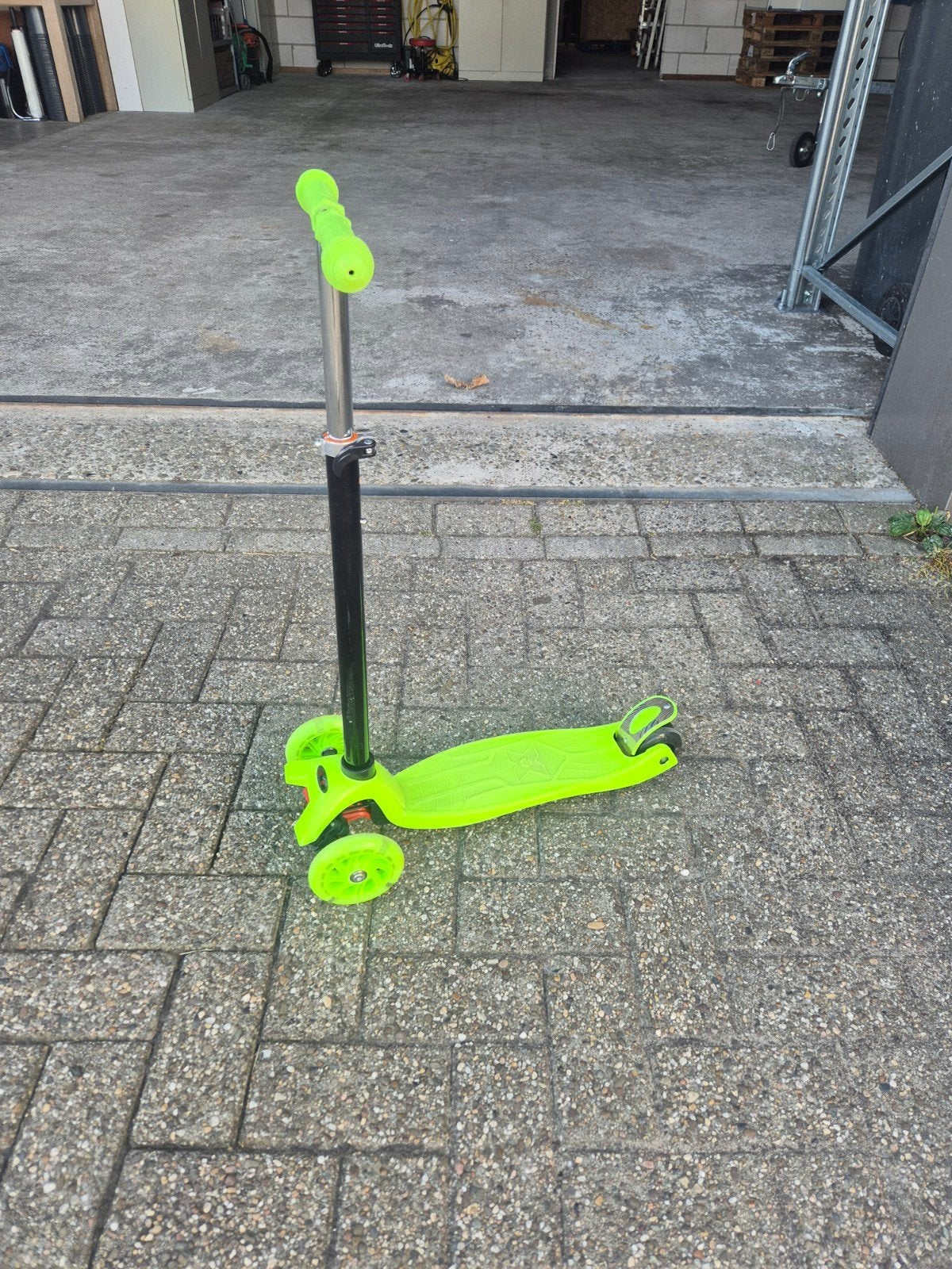 Nieuwe Step met Lichtjes in Wielen en Verstelbaar Stuur, Ophalen of Verzenden, Nieuw, Gewone step