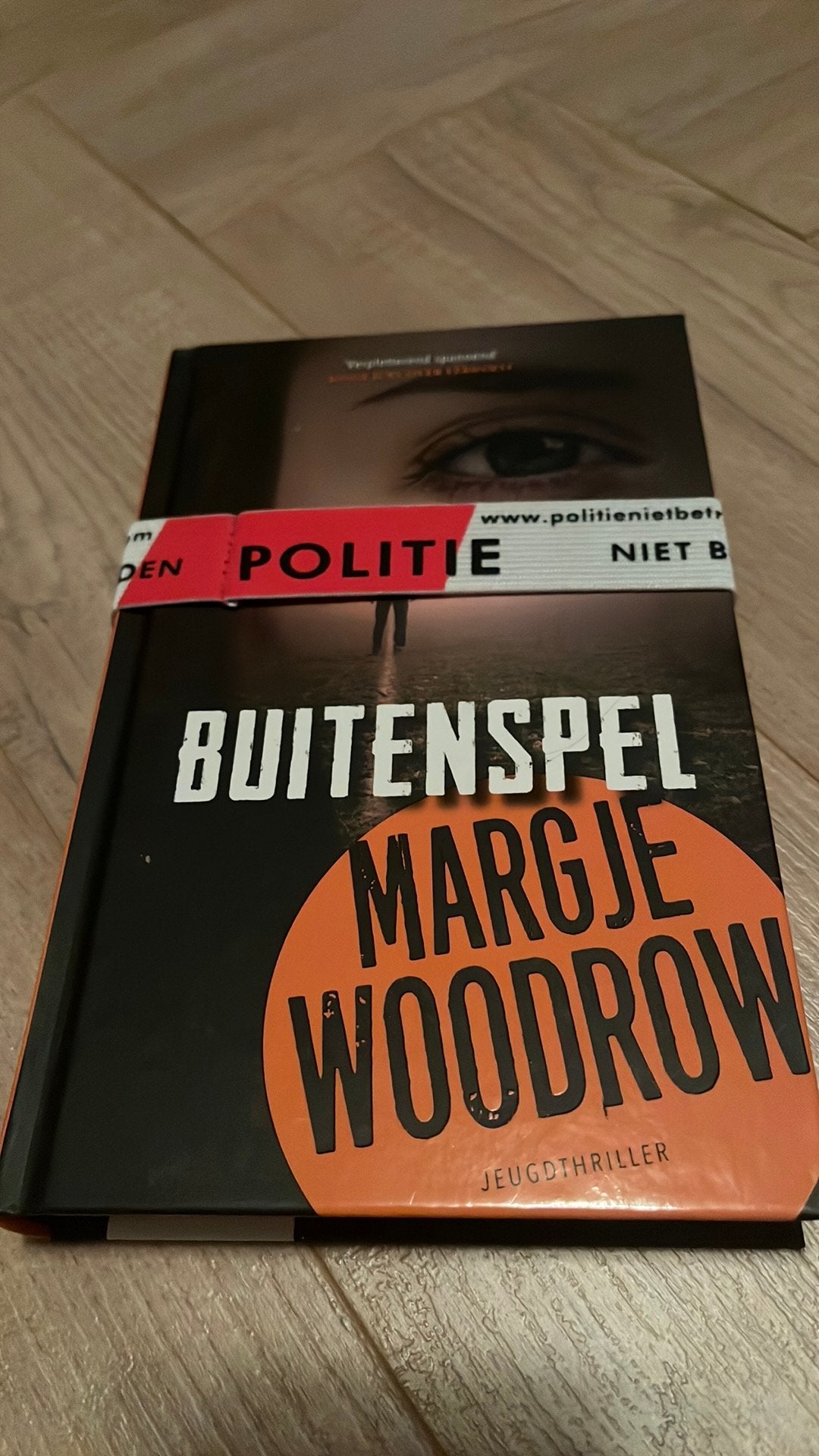 Margje Woodrow - Buitenspel, Ophalen of Verzenden, Zo goed als nieuw, Margje Woodrow