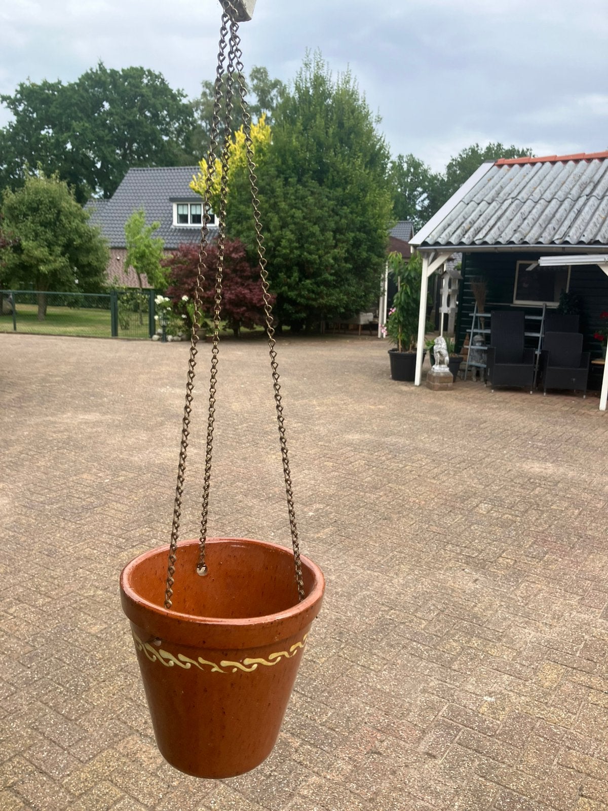 Workumer aardewerk hangpot met koperen ketting., Ophalen of Verzenden