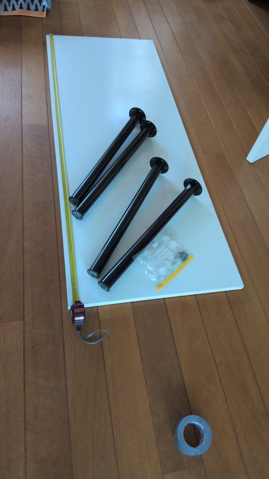 Wit tafelblad met 4 zwarte poten, Ophalen, 100 tot 150 cm, Overige materialen, 50 tot 100 cm