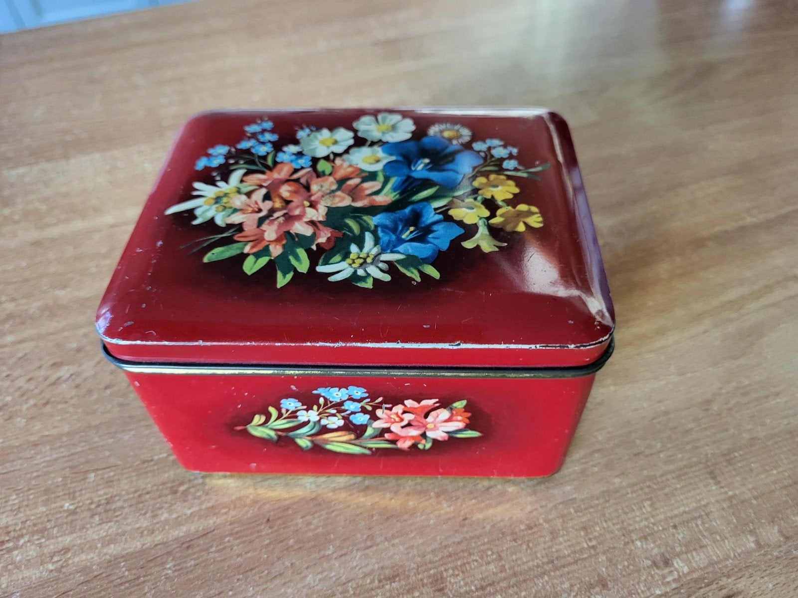 Trommeltje Verkade rood met bloemen, Verzamelen, Verzenden, Gebruikt, Koek(jes), Verkade