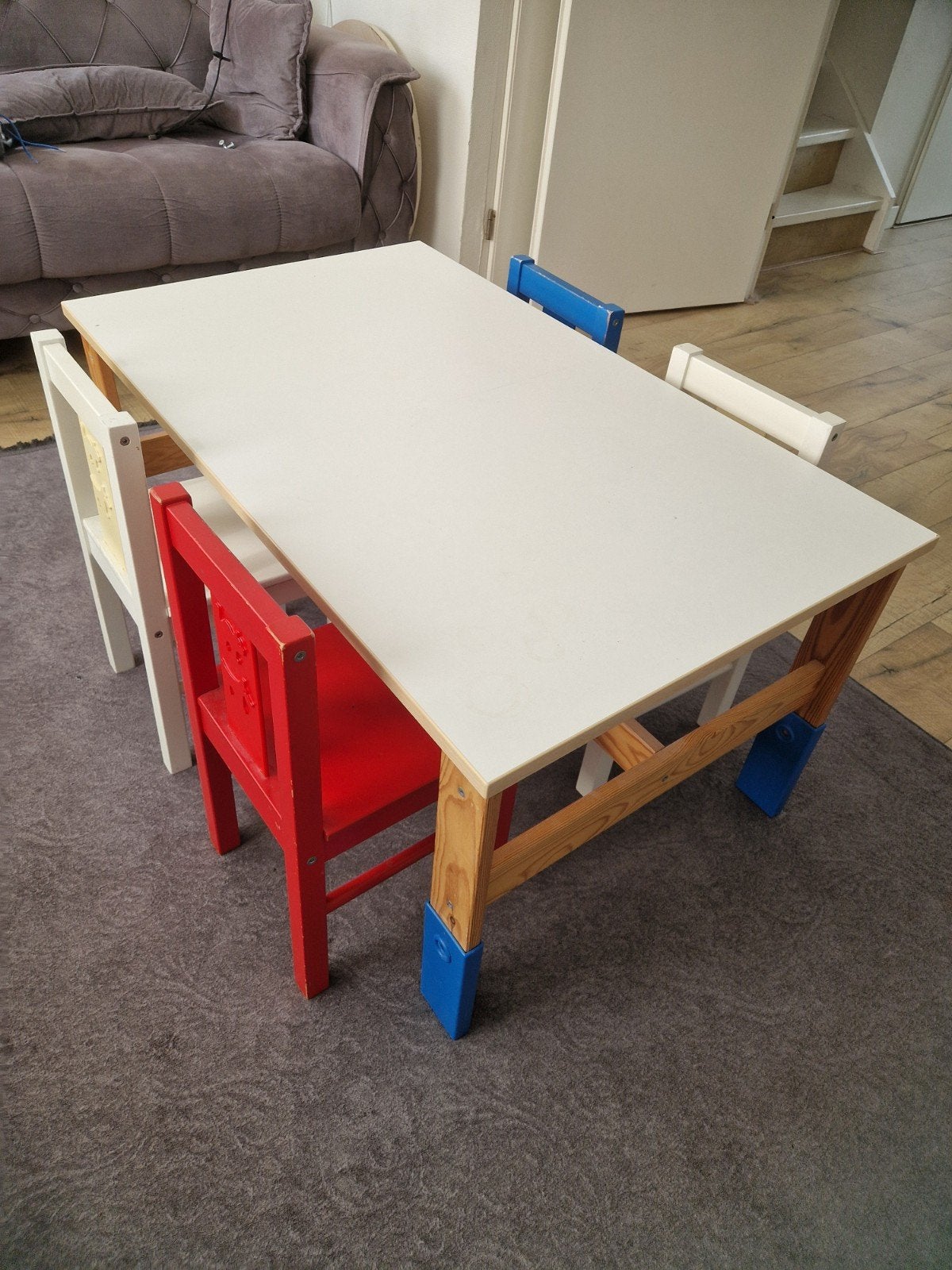Ikea kindertafel verstelbare + 4 stoelen, Ophalen, Zo goed als nieuw