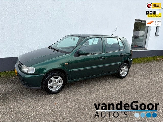 Volkswagen Polo 1.6, '99, 5-drs, nwe. distributie en 98000 k, Auto's, Gebruikt, 4 cilinders, Bedrijf, Handgeschakeld