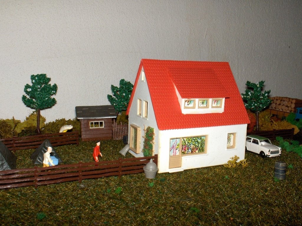 Vrijstaand woonhuis Elke kant-en-klaar-model HO DDR VERO, Hobby en Vrije tijd, Modeltreinen | H0, Overige merken, Gelijkstroom of Wisselstroom