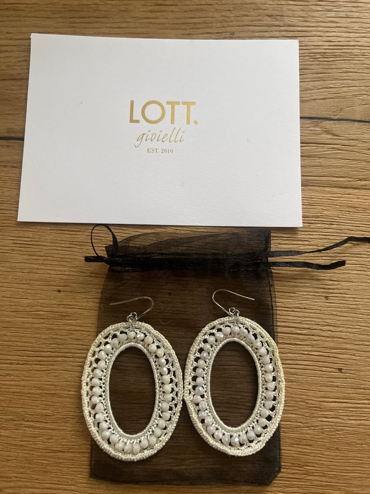 LOTT. Gioielli Oorbellen met Witte Kralen, Sieraden, Tassen en Uiterlijk, Oorbellen, Overige materialen, Hangers, Wit, Zo goed als nieuw