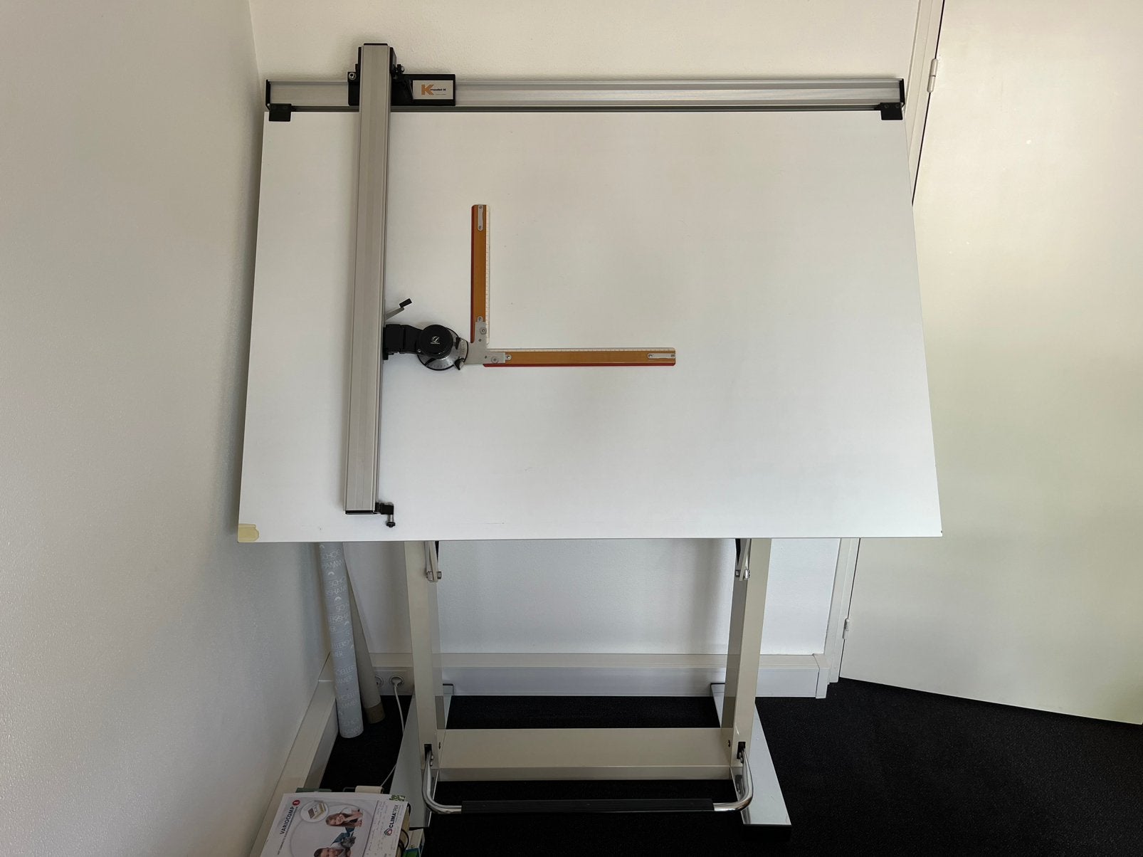NEOLT TEKENTAFEL, Doe-het-zelf en Verbouw, Tekentafels, Ophalen, Gebruikt, 130 tot 150 cm