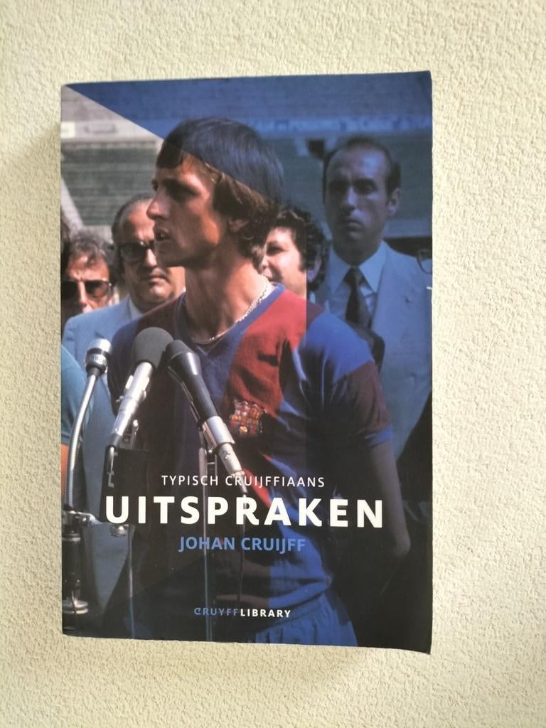 Typisch Cruijffiaans Uitspraken - Johan Cruijff, Boeken, Ophalen of Verzenden, Gelezen, Johan Cruijff, Balsport