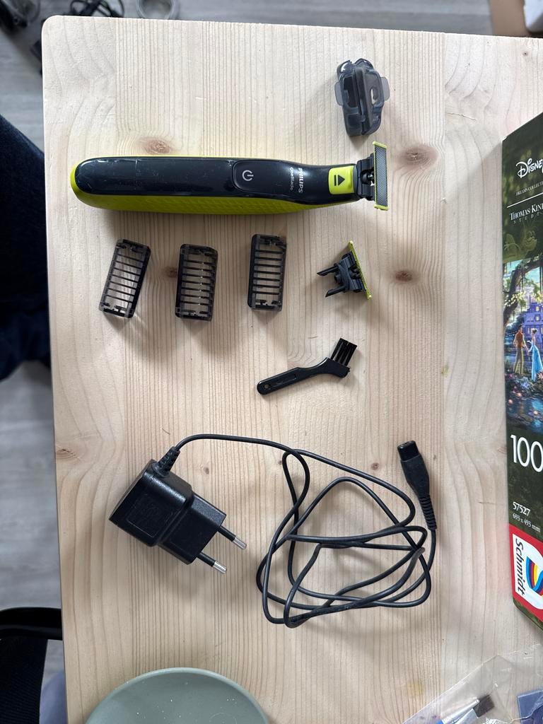 Philips OneBlade met opzetstukjes en oplader, Ophalen of Verzenden, Gebruikt, Scheren en Epileren