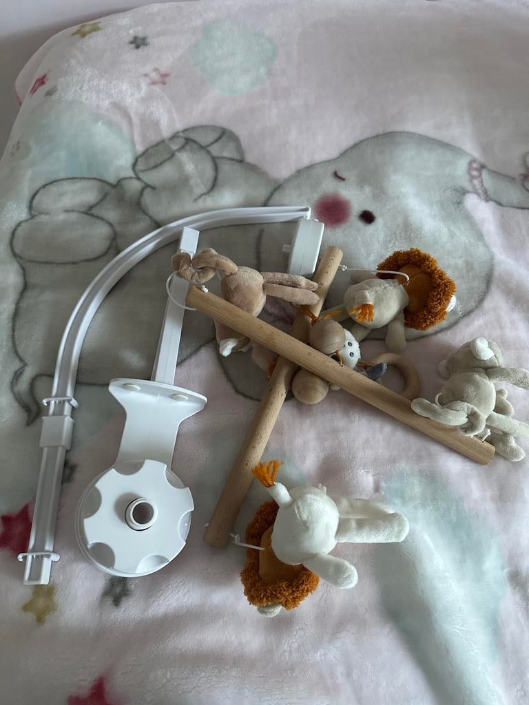 Baby mobiel met houten frame en knuffels, Ophalen of Verzenden, Zo goed als nieuw