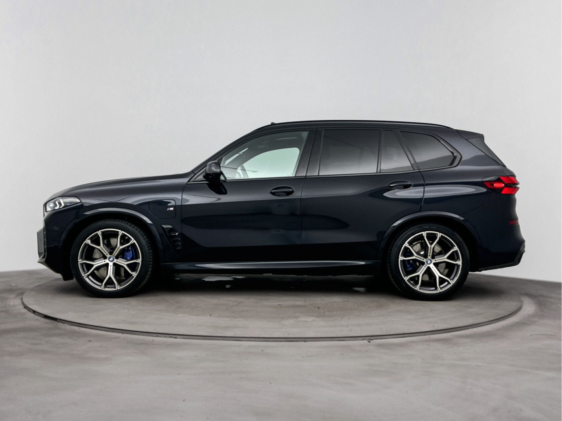 BMW X5 xDrive50e M Sport Automaat / Panoramadak / Comfortsto, Dealer onderhouden, Gebruikt, 2395 kg, Met garantie (alle)