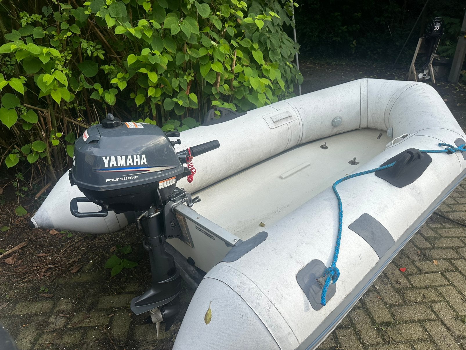 Foto 8 van Rib rubberboot met bijna nieuwe 2.5 pk 4 tact Yamaha