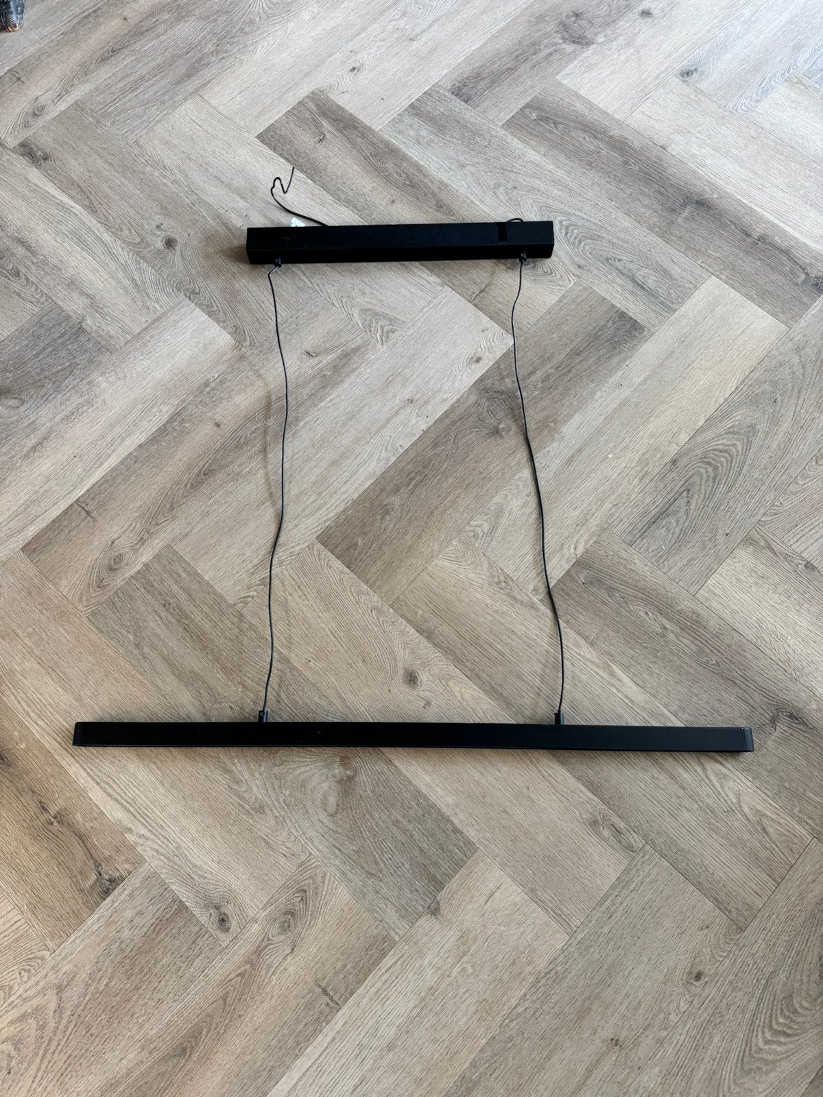 Moderne zwarte hanglamp. Strak design, Ophalen of Verzenden, Gebruikt