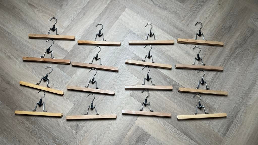 16x IKEA Bumerang kledinghangers - Houten broekhangers, Kleding | Dames, Kledinghangers, Ophalen of Verzenden, Zo goed als nieuw