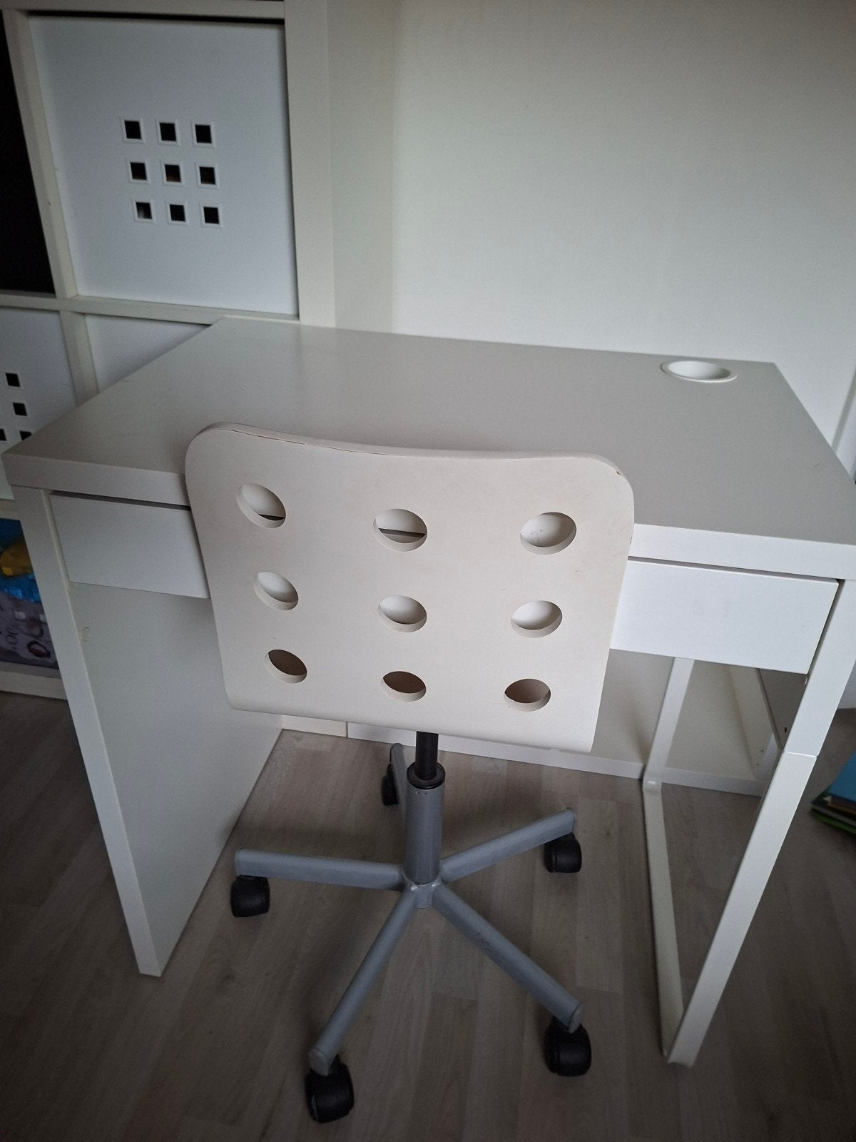 Micke ikea bureau plus bureaustoel, Ophalen, Gebruikt, Kabelgoot, Schoolbureau