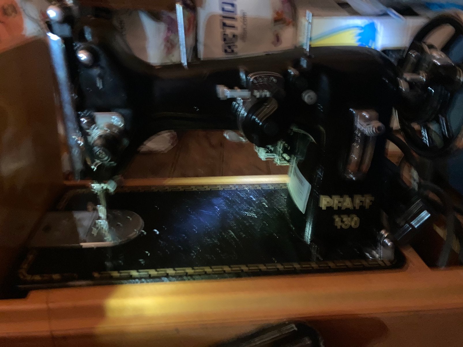 Pfaff werkende naaimachine, Ophalen