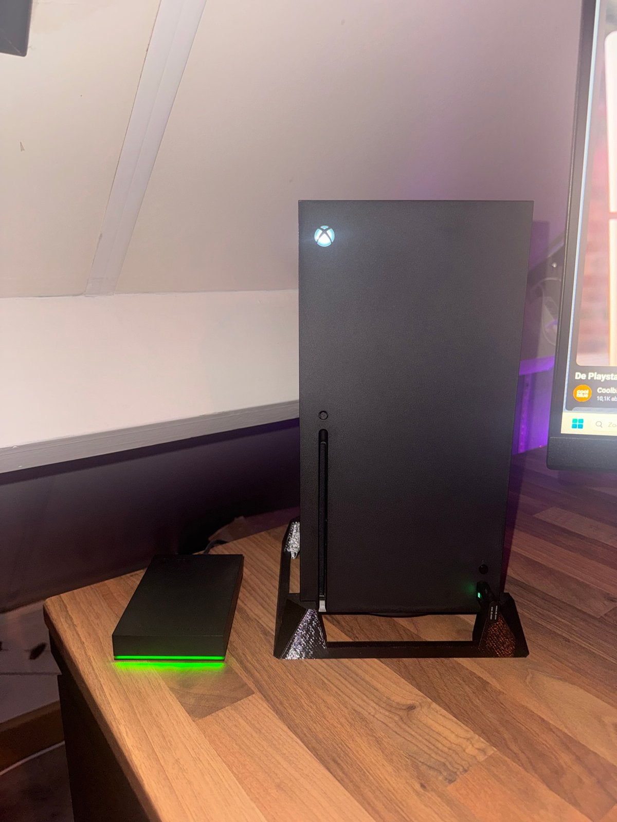 Foto 2 van Xbox Series X met JBL Quantum 910 en 4TB HDD