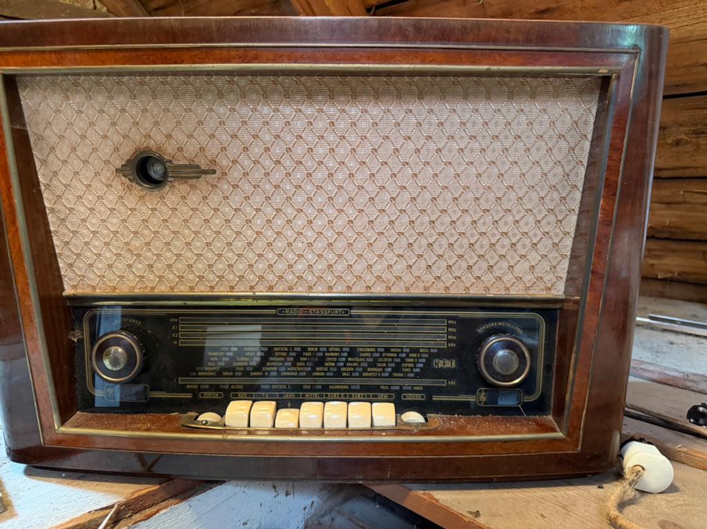 Oude duitse buizenradio uit de jaren 50 (DDR), Antiek en Kunst, Ophalen
