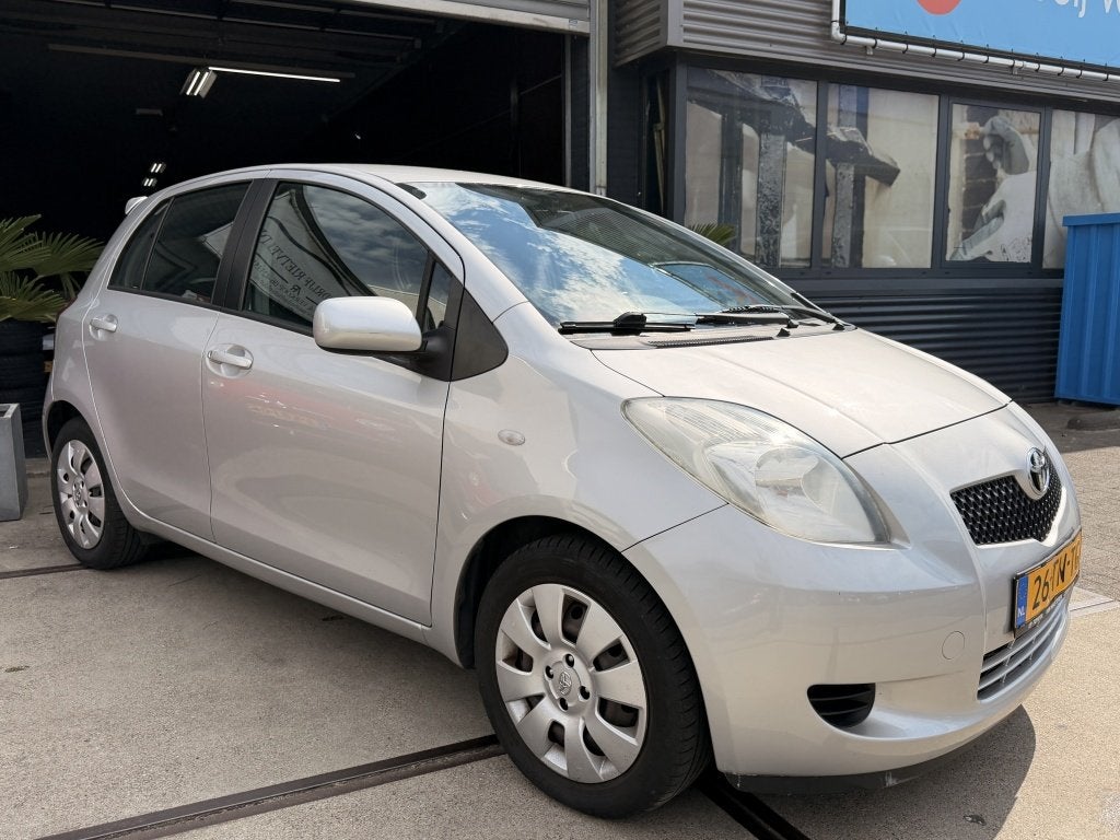 Toyota Yaris 1.3 VVTi Automaat Airco 5drs! Inruil mogelijk!, Stof, 750 kg, 4 cilinders, Origineel Nederlands