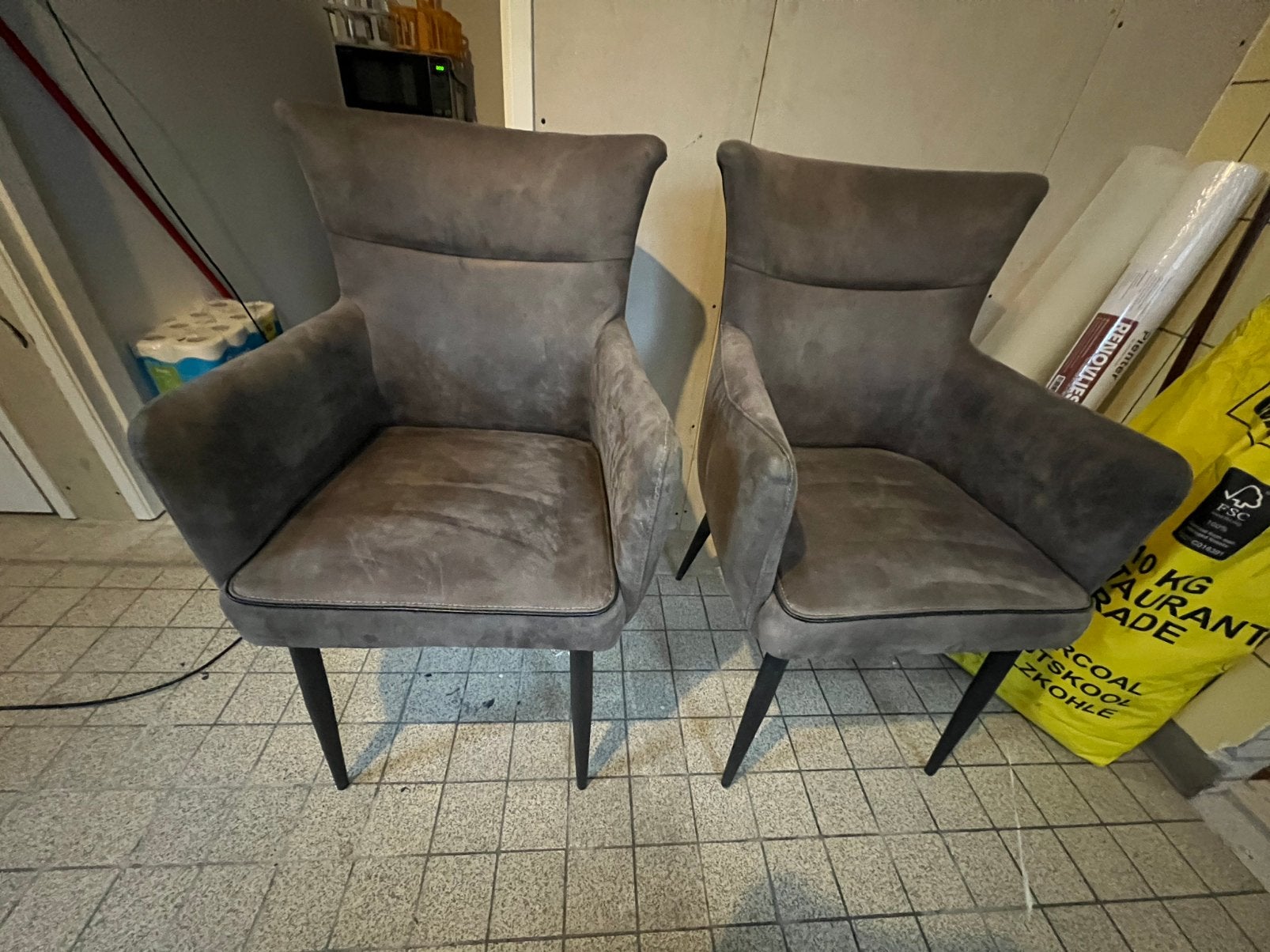 Suede stoelen, Ophalen, Zo goed als nieuw, Bruin, Twee