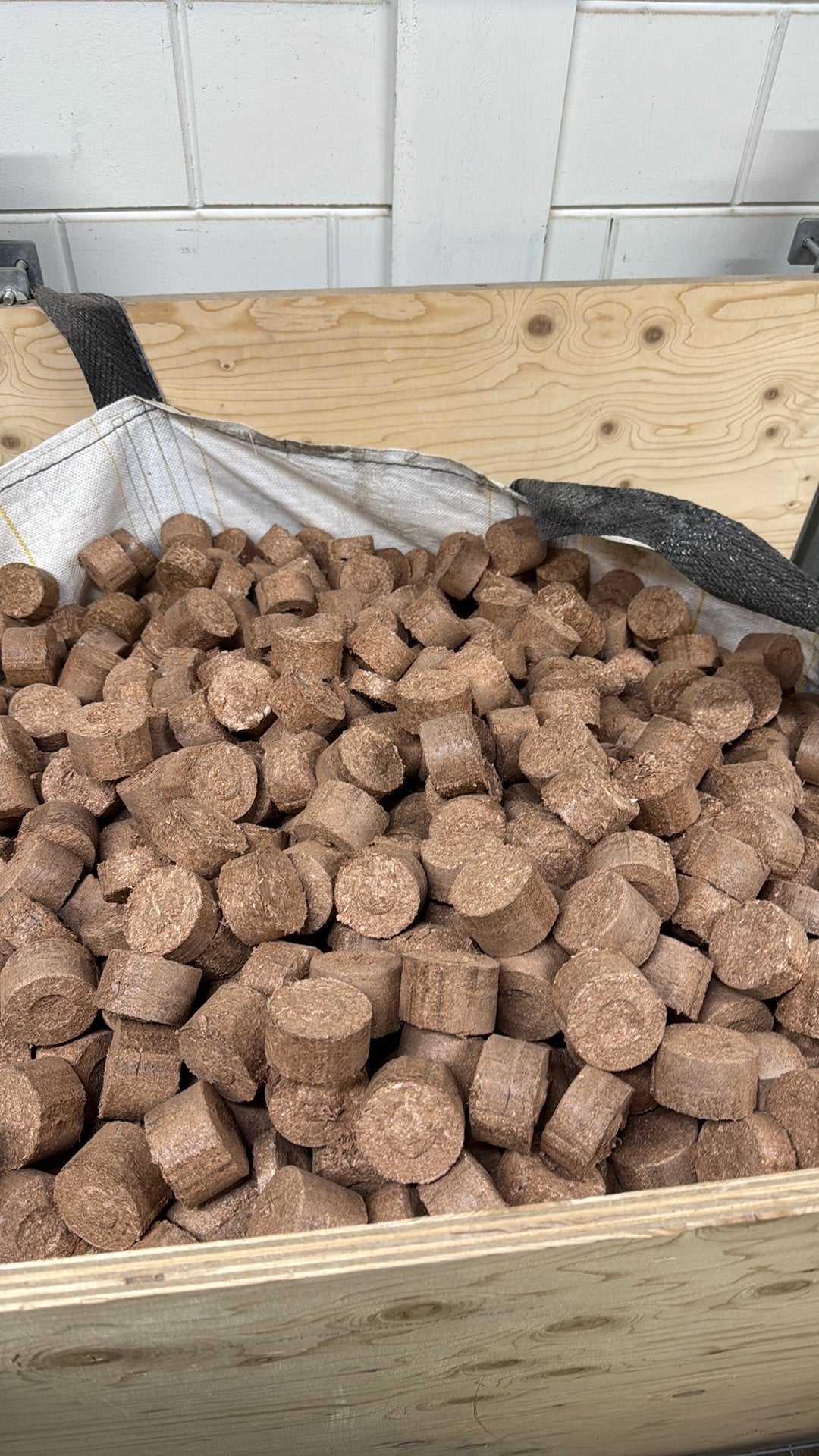 Briketten haarthout bigbag of 25 kg zak, Tuin en Terras, Haardhout, Minder dan 3 m³, Ophalen, Overige houtsoorten, Blokken