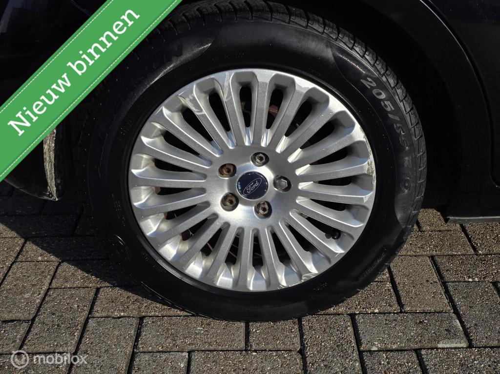 Ford Focus 1.8 Titanium Flexi Fuel TREKHAAK/5DEURS/AIRCO, Parkeersensor, 125 pk, Gebruikt, 4 cilinders