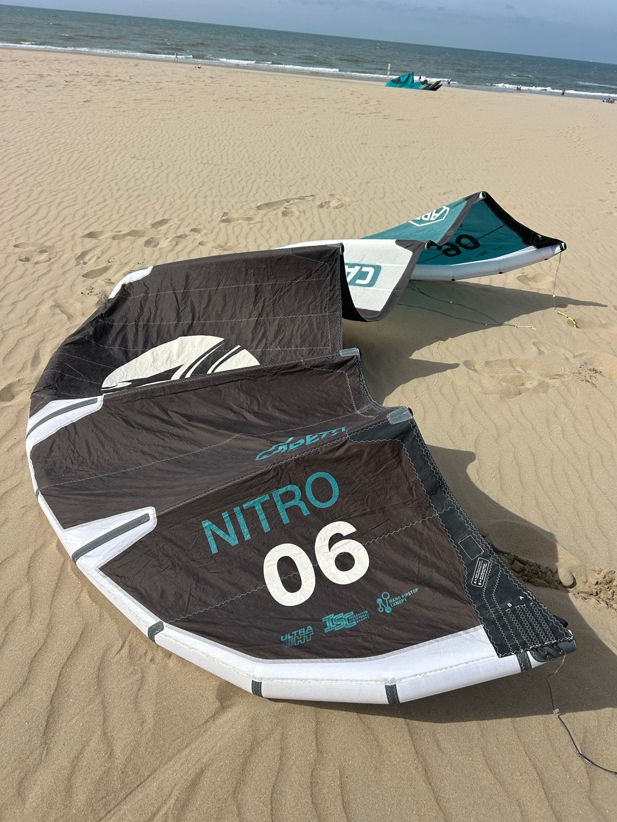Cabrinha Nitro 6m met bar - Zo goed als nieuw, Watersport en Boten, Kitesurfen, Bar, Geen board, Ophalen of Verzenden, 6 m²