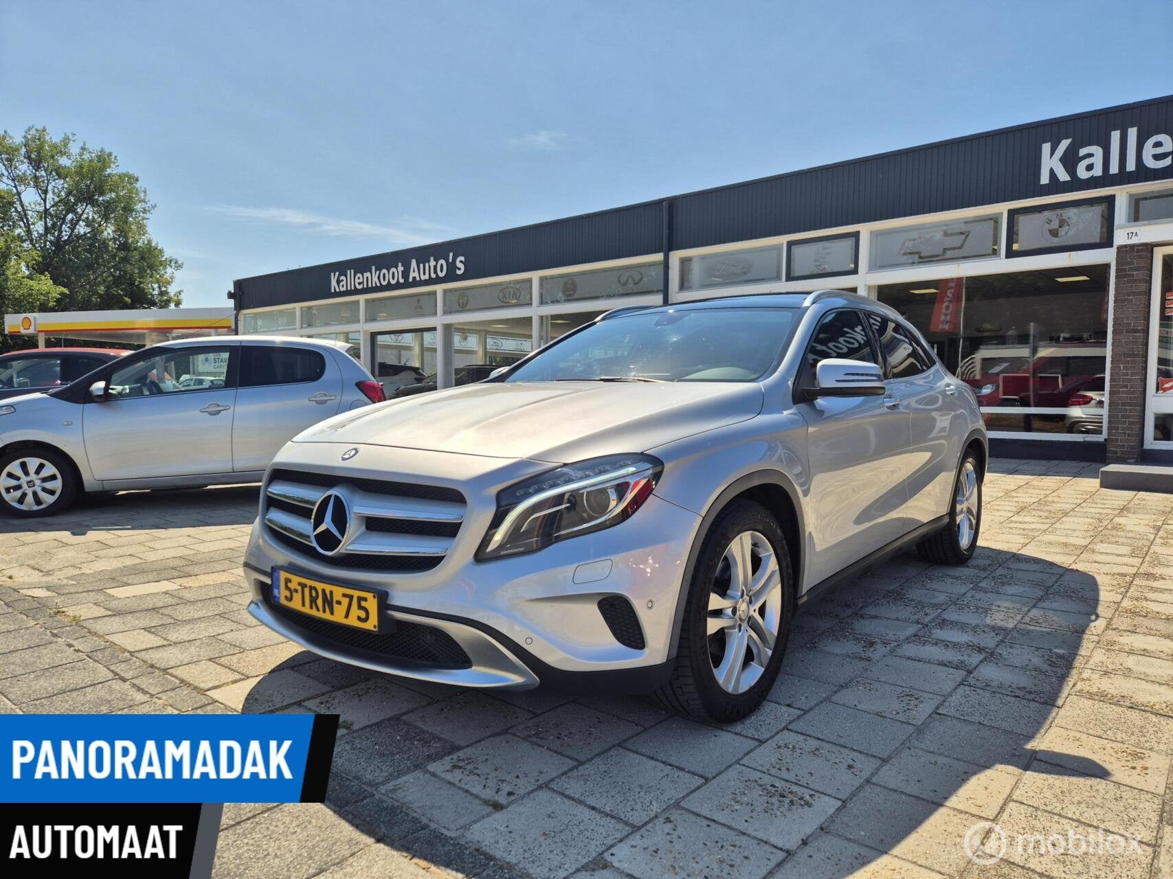 Mercedes GLA-klasse 200 Prestige, Pano, Leer, Trekhaak, NAP!, Auto's, Mercedes-Benz, Gebruikt, 715 kg, Bi-Xenon koplampen, Bedrijf