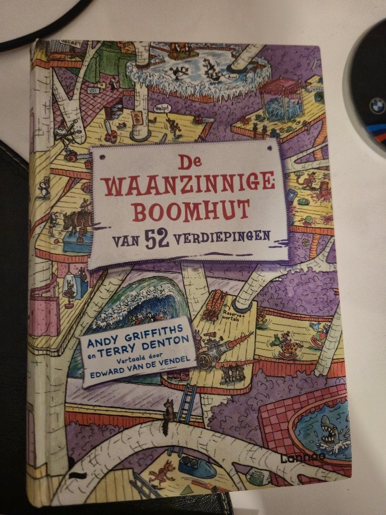 De waanzinnige boomhut van 52 verdiepingen – als nieuw, Ophalen of Verzenden, Zo goed als nieuw