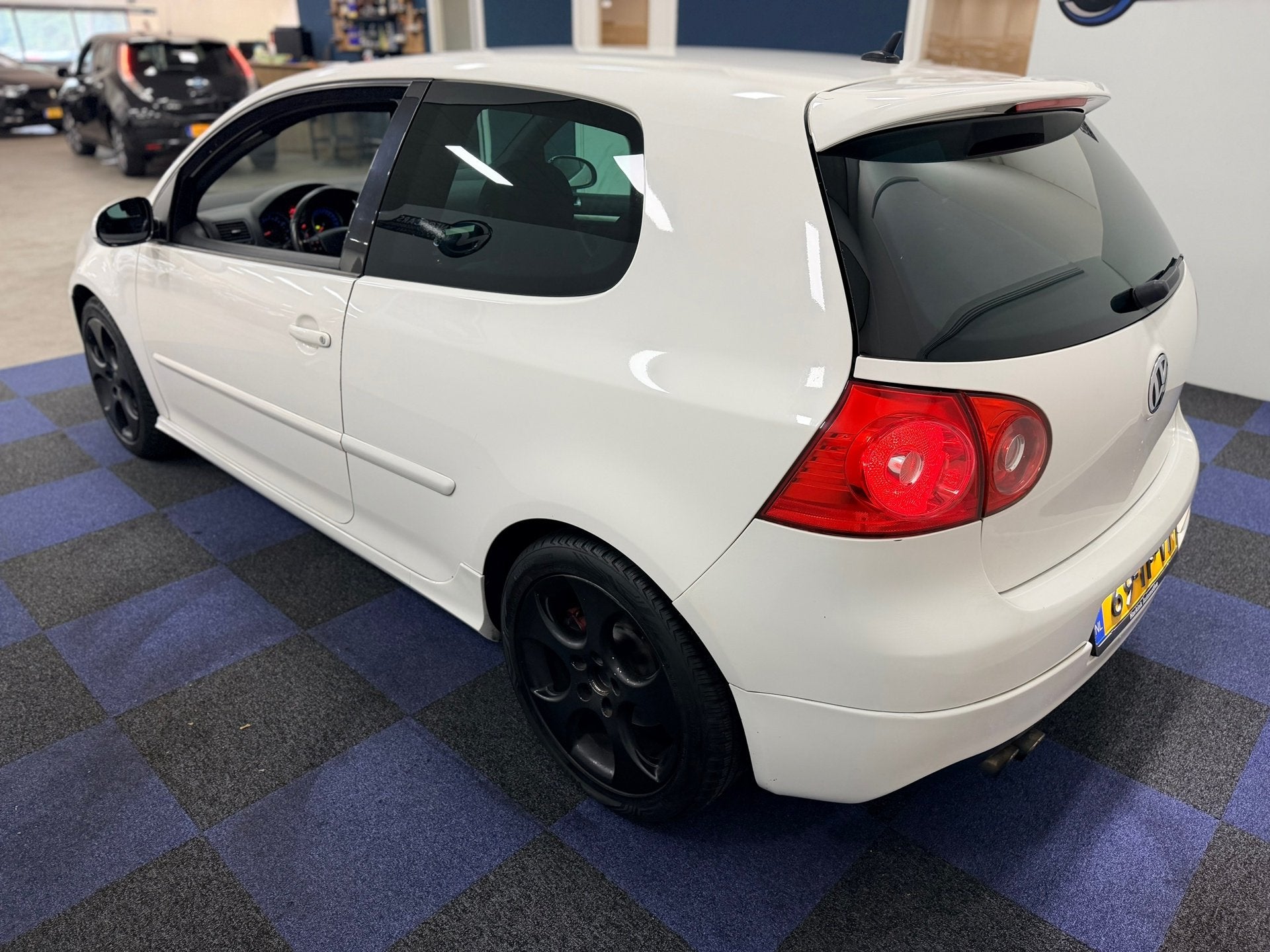 Volkswagen Golf 2.0 TFSI GTI / MULTIEMEDIA / AUTOMAAT / DEAL, Dealer onderhouden, Gebruikt, 4 cilinders, Wit